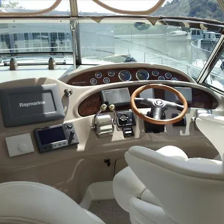Πλωτό κατάλυμα Yacht Blue Days *